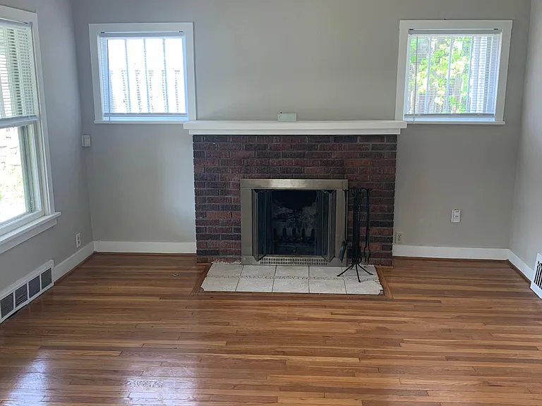 4709 Holly St — Photo 7