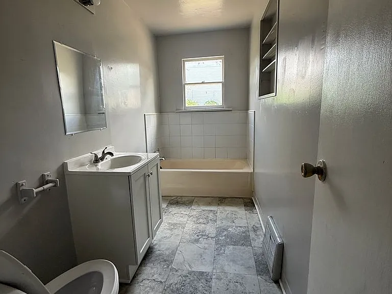 1414 W Washington St — Photo 5