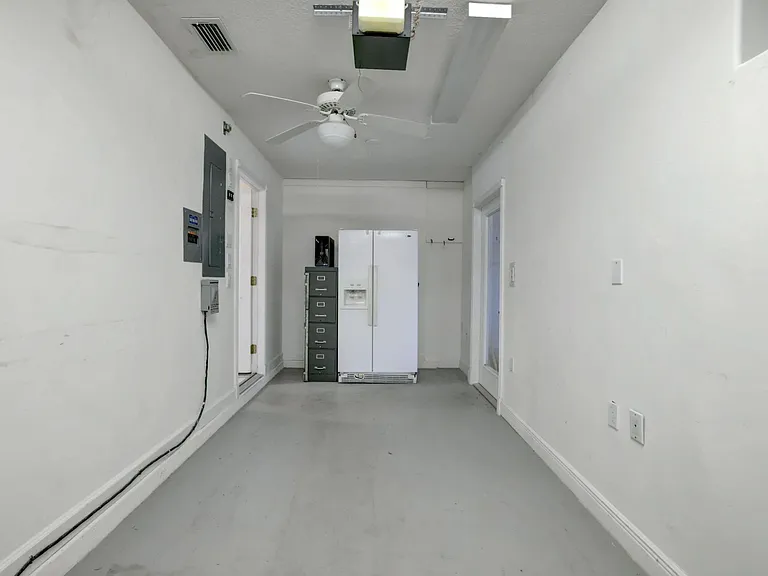 8028 Plantation Lakes Dr — Photo 37