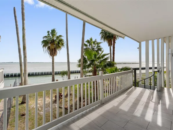 5 Tiki Cir, Tiki Island, TX 77554