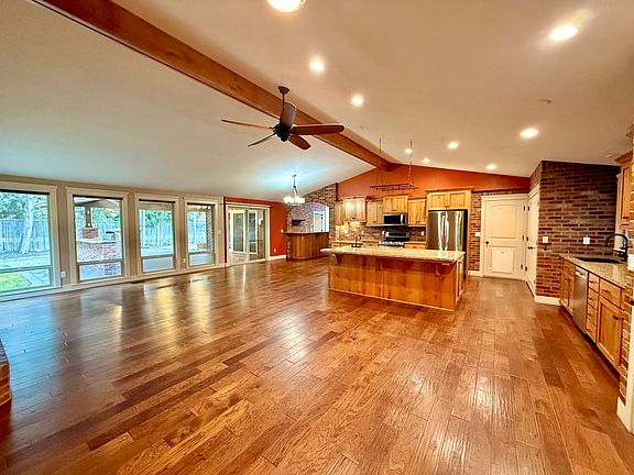 4th image of 9147 W Maple Hill Dr