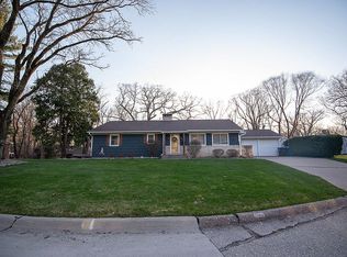 901 36th St, Moline, IL 61265