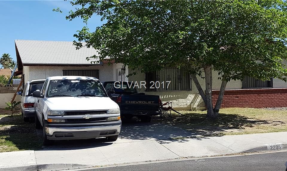 2nd image of 2205 Mariposa Ave