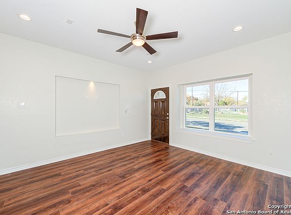 4th image of 522 Groff Ave