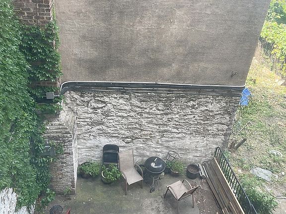 4th image of 555 Walton Ave #2