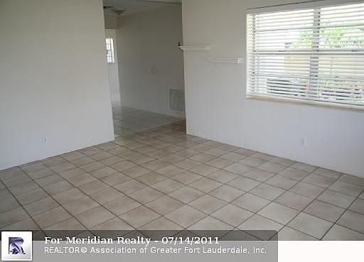 5th image of 4811 NE 6th Ave