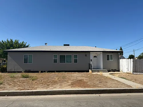 1424 Sycamore Dr Photo 1
