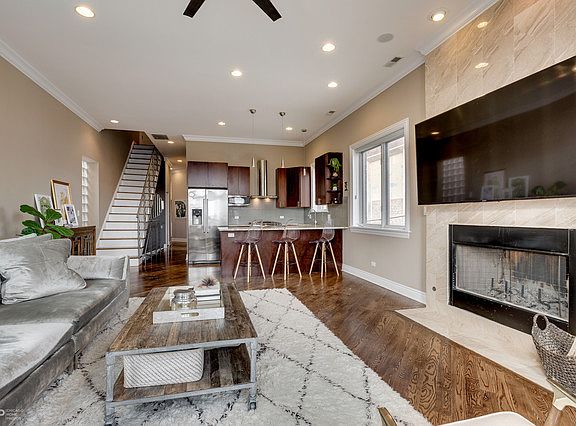 4th image of 2414 W Cortez St APT 3