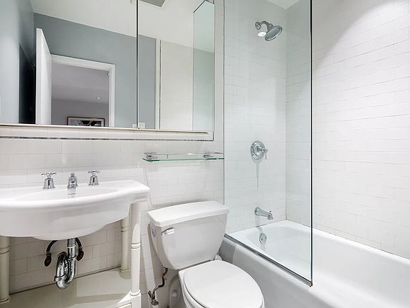 5th image of 32 W 40th St APT 5A
