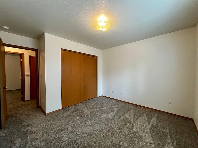 1309 S 75th Ave — Photo 12