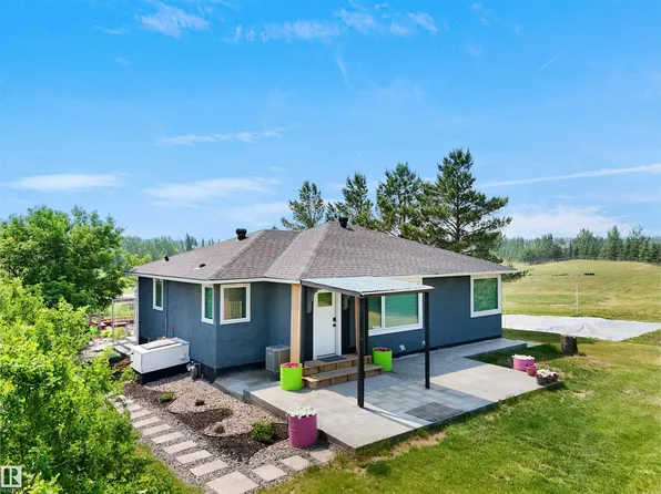 22517 Wye Rd NE, Strathcona County, AB T8C 1H9