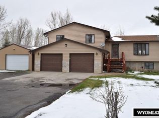 19 Sage Hill Rd, Glenrock, WY 82637