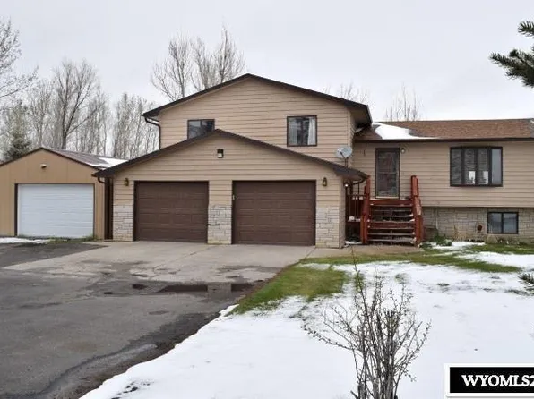 19 Sage Hill Rd, Glenrock, WY 82637
