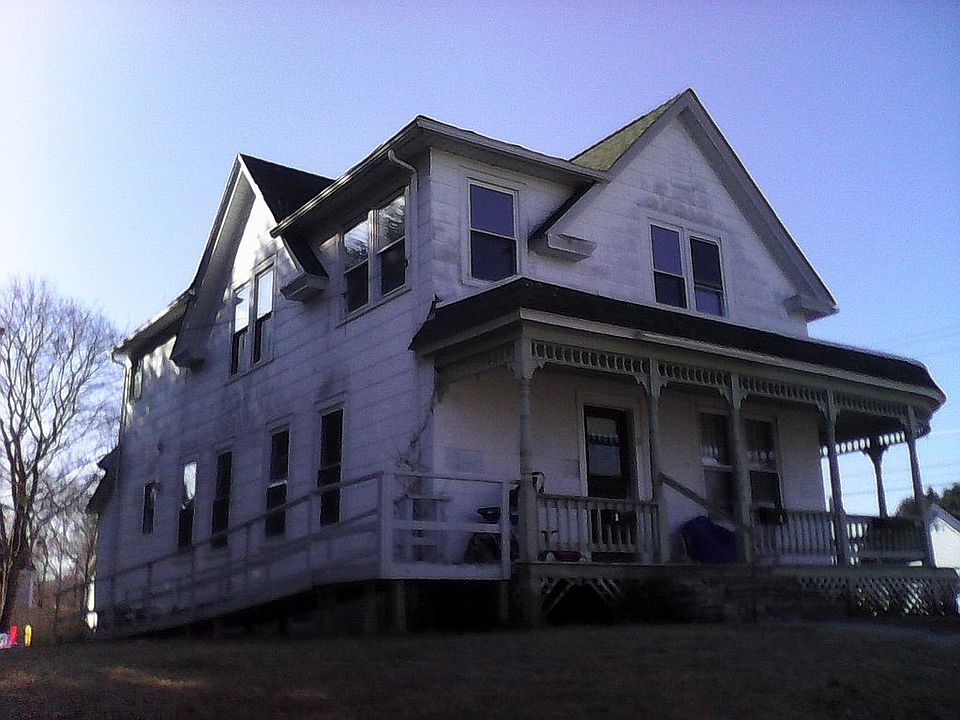 2nd image of 3 Roosevelt St