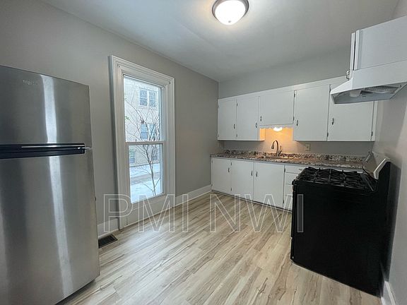 4th image of 207 Michigan Ave Unit 1A
