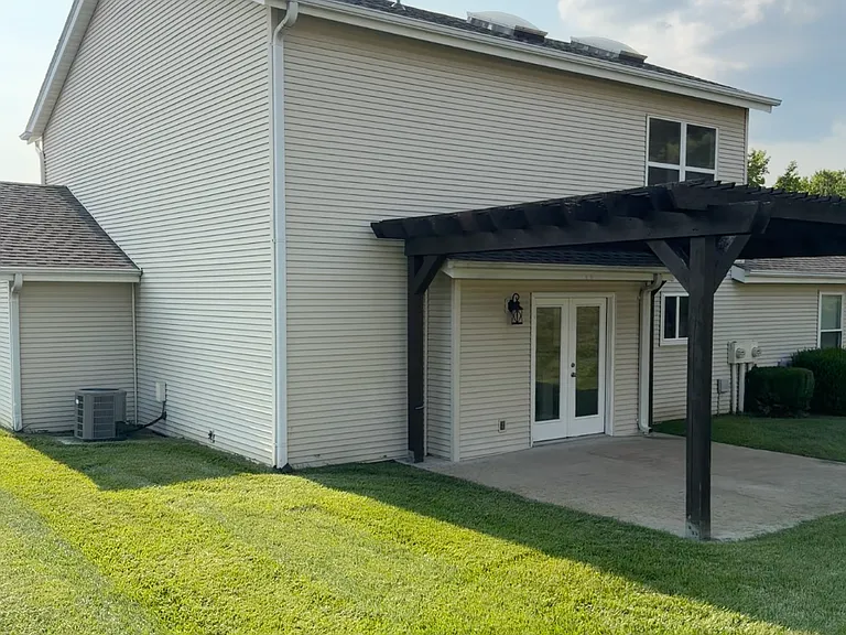 1300 Forest Creek Dr — Photo 2