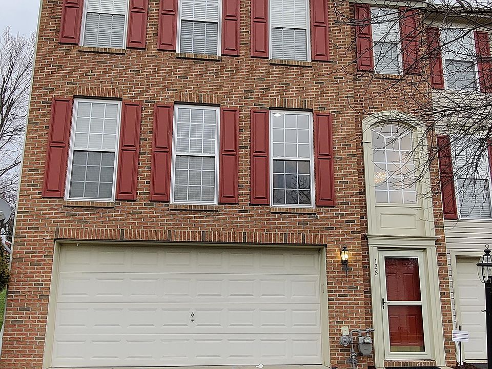 Front view with driveway