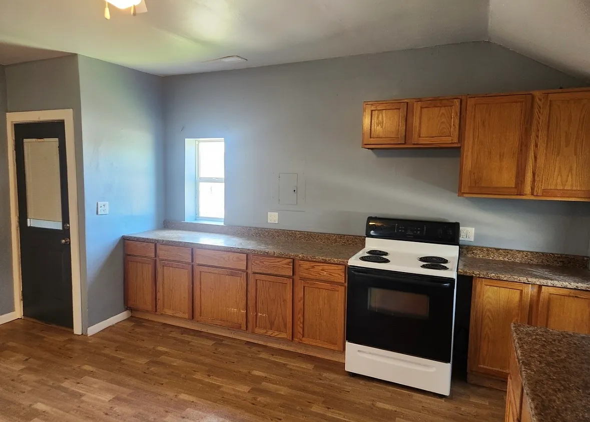 2 bed, 750 sqft, $1,050 — Photo 4