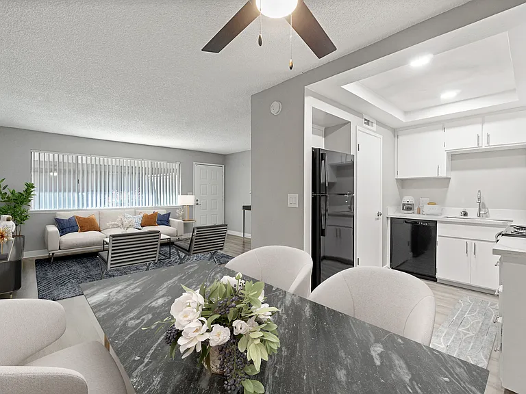 Monte Vista Apartments — Photo 3