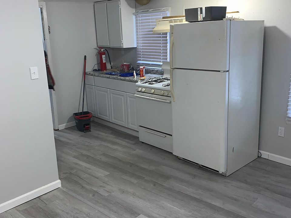 2nd image of 114 E Main St #B