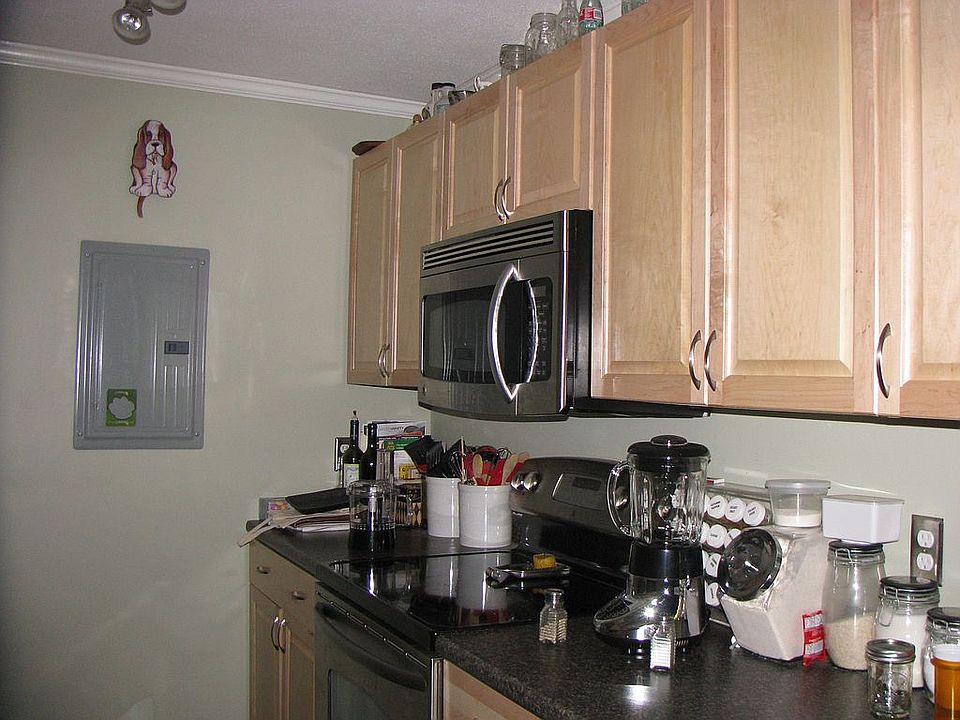 2nd image of 204 Mechanic St APT 14