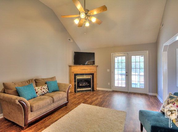 3rd image of 350 Trailwood Dr