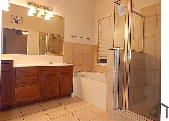 3 bed, 1899 sqft, $2,595 — Photo 4