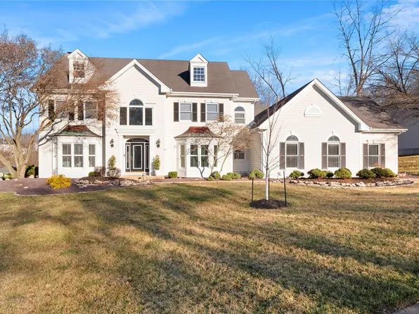 17751 Hornbean Dr, Chesterfield, MO 63005