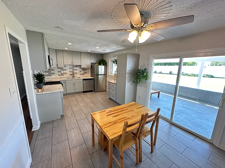 10411 Farrar Ave — Photo 2