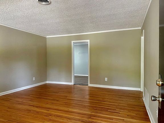 5th image of 1017 Rosedale Dr
