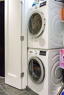 Rented by Century 21 Metropolitan | media 21