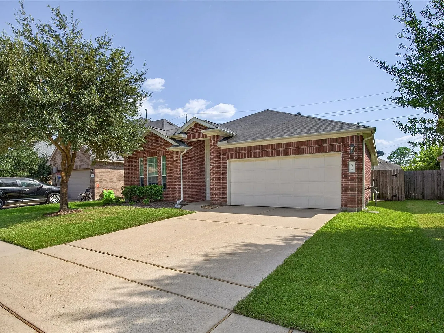 3 bed, 2.0 bath, 2004 sqft, $2,100 — Photo 3