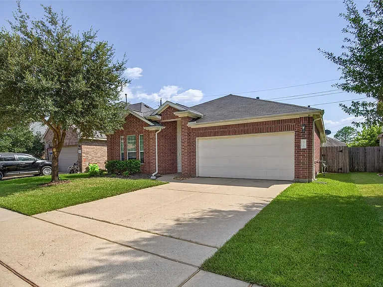 24715 Hikers Bend Dr — Photo 3