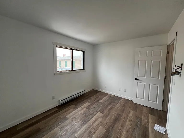 915 Genrich St — Photo 9