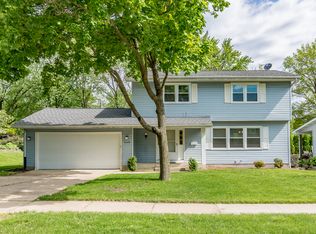 2628 Glen Elm Dr NE, Cedar Rapids, IA 52402