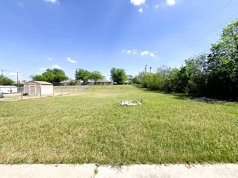 2512 Schulze Dr — Photo 45