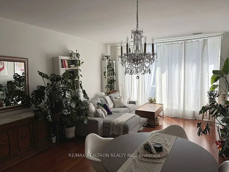 980 Yonge St #714 — Photo 2