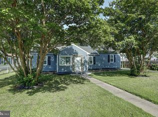 25 Robert Rd, New Castle, DE 19720