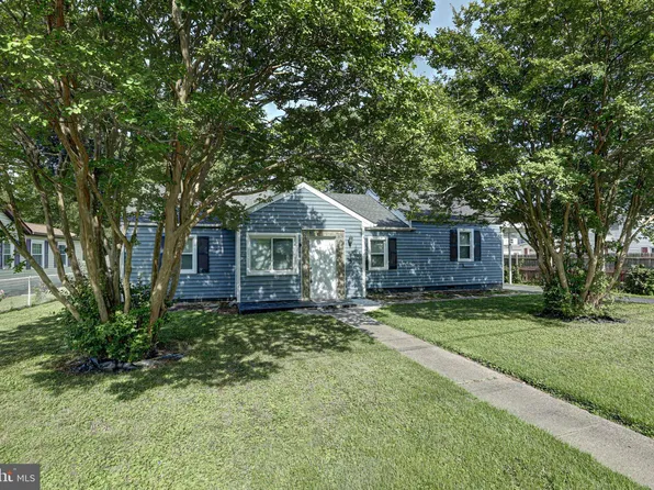 25 Robert Rd, New Castle, DE 19720