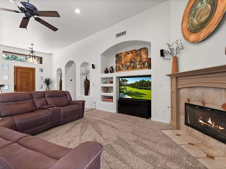 4926 N Valley Gln — Photo 9
