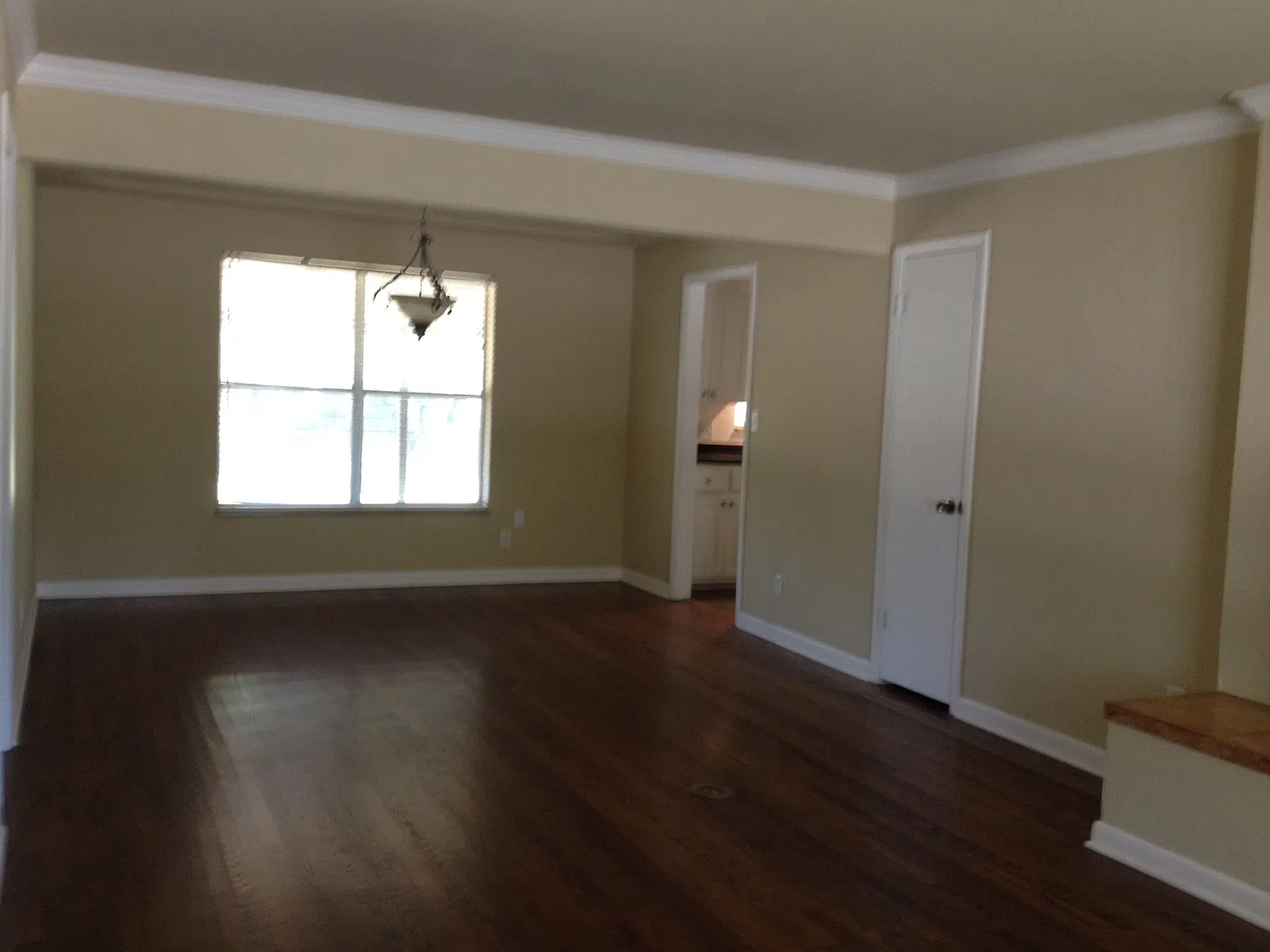 3 bed, 1.5 bath, 1276 sqft, $1,795 — Photo 2