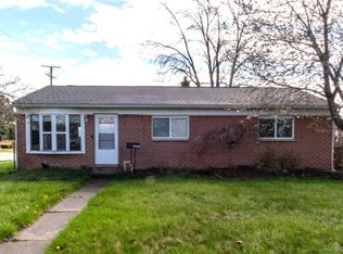 25680 Packard St, Roseville, MI