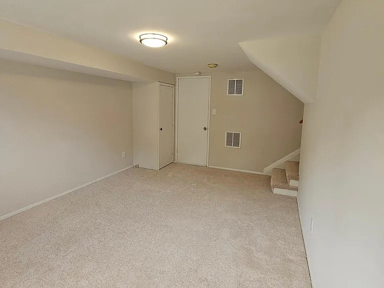 7606 Gresham St — Photo 27