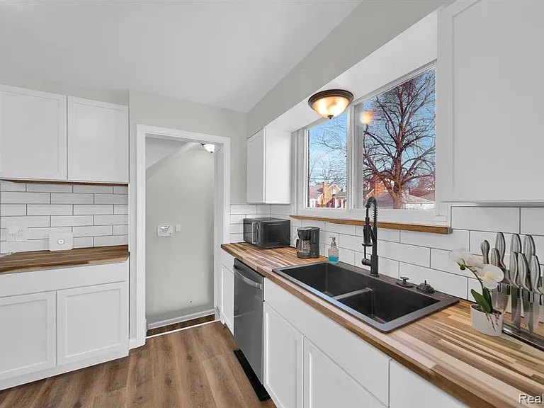 8550 W Outer Dr — Photo 7