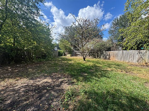3rd image of 20507 Broughwood Cir #20507