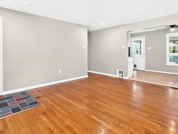 5th image of 621 Woodland Rd