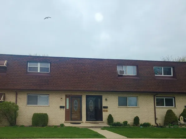 7514 S 88th Ave, Justice, IL 60458