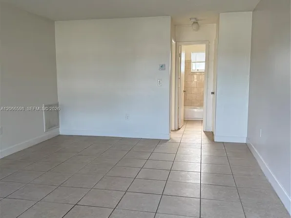 7241 Venetian St APT 11, Hollywood, FL 33023