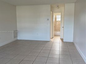 7241 Venetian St, Hollywood, FL