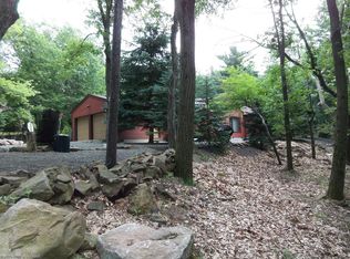 407 Skye Dr, Lake Harmony, PA 18624